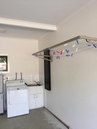 Central Cowes Family Townhouses - Sydneys Hotel 5