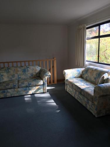 Central Cowes Family Townhouses - Sydneys Hotel 2