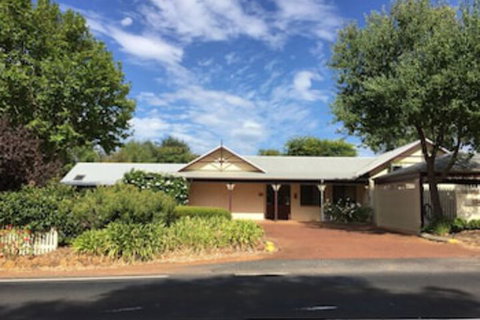 The Noble Grape Guesthouse - Sydneys Hotel 0
