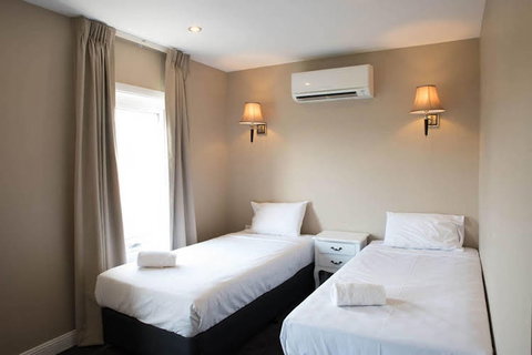 Myriad Dreams Guest House - Sydneys Hotel 1