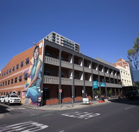 Adelaide Central YHA - Hostel - Sydneys Hotel