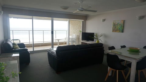 Pacific Surf - Sydneys Hotel 6