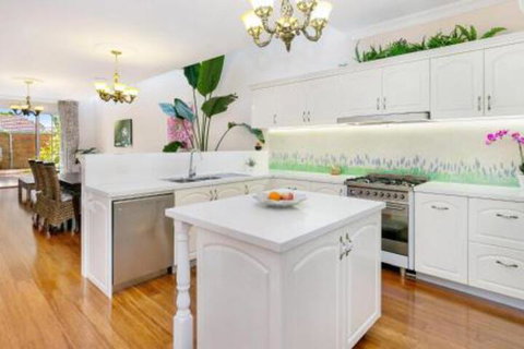 4 Ensuite Chelsea Villa CBD Airport - Sydneys Hotel 7