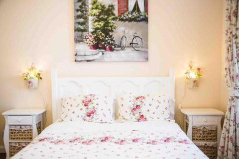 4 Ensuite Chelsea Villa CBD Airport - Sydneys Hotel 6