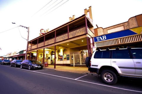 Poachers Paradise Motel - Sydneys Hotel 1