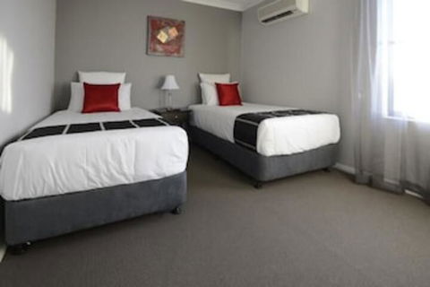 Aastro Dish Motor Inn - Sydneys Hotel 5