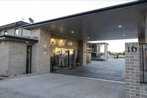 Aastro Dish Motor Inn - Sydneys Hotel 1