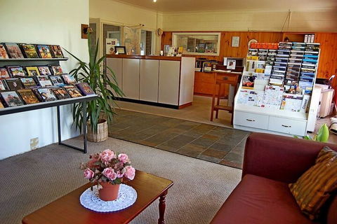 Meningie's Waterfront Motel - Sydneys Hotel 1