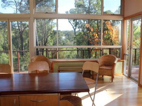 Beachhouse Holidays - Sydneys Hotel 0