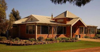 Adinfern Estate - Sydneys Hotel 0