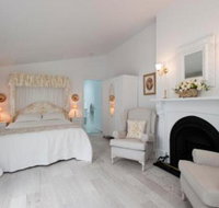 White Dove Cottage Bed  Breakfast - Sydneys Hotel