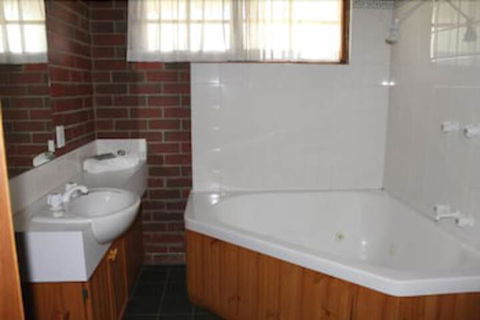 Aristocrat Waurnvale Motel - Sydneys Hotel 4