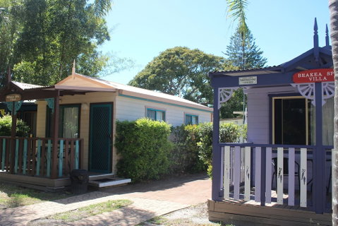Lani's Holiday Island - Caravan Park - Sydneys Hotel 6