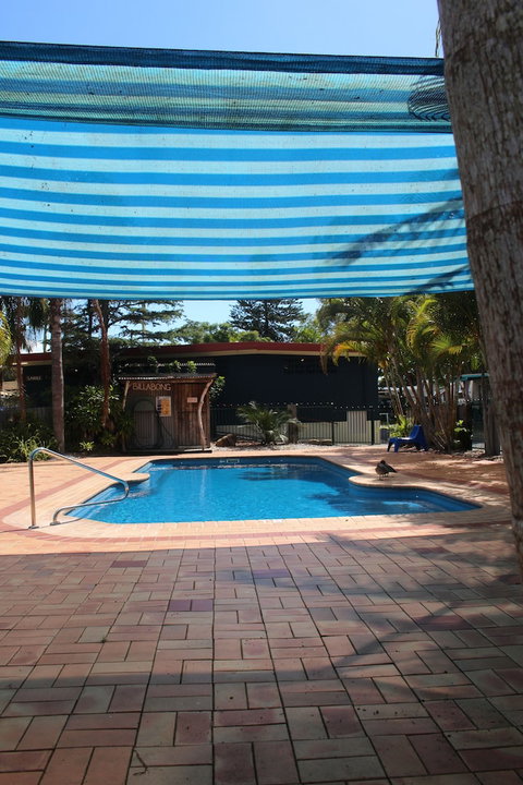 Lani's Holiday Island - Caravan Park - Sydneys Hotel 4