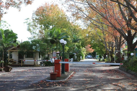 Lani's Holiday Island - Caravan Park - Sydneys Hotel 1