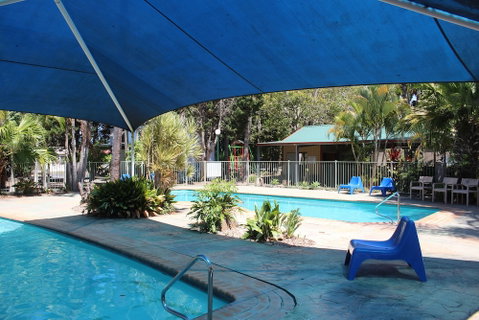 Lani's Holiday Island - Caravan Park - Sydneys Hotel 2
