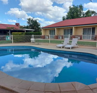 Emerald Explorers Inn - Sydneys Hotel
