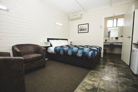 Central Highlands Motor Inn - Sydneys Hotel 4