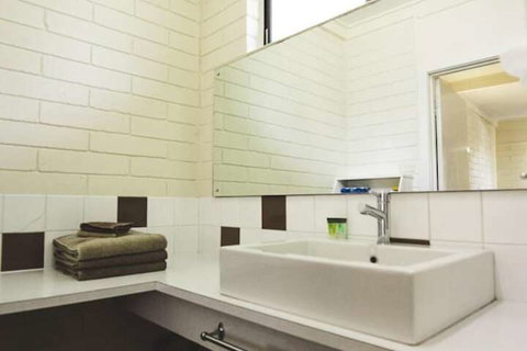 Central Highlands Motor Inn - Sydneys Hotel 7