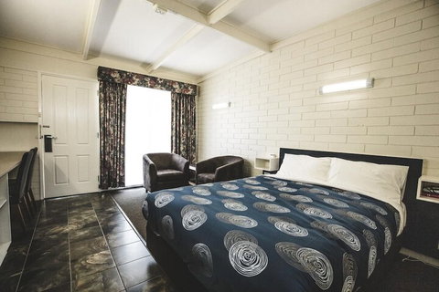 Central Highlands Motor Inn - Sydneys Hotel 3