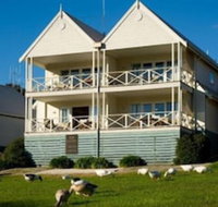 Lakeside Suites 1 - Sydneys Hotel