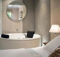 Ducks Bay - Sydneys Hotel