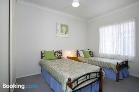 All Seasons Port Elliot Holiday House - Sydneys Hotel 1