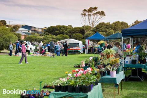 All Seasons Port Elliot Holiday House - Sydneys Hotel 6