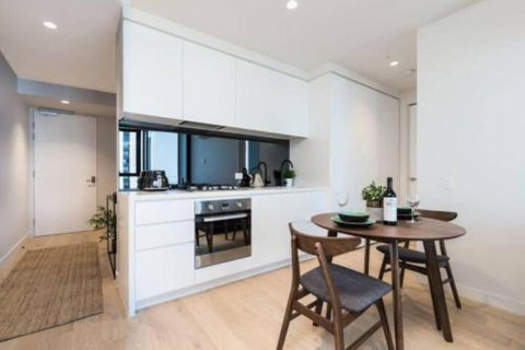 Luxe Bedroom Apt City View Retreat On Elizabeth Street CBD - Sydneys Hotel 1