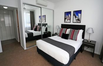 Under The Townsville Sun (694I) - Sydneys Hotel 0