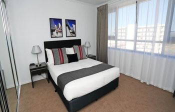Under The Townsville Sun (694I) - Sydneys Hotel 2