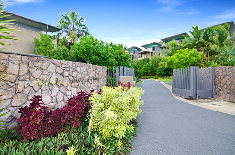 Yacht Club Villa 33-Serenity-Ocean Views With Golf Buggy - Sydneys Hotel 1
