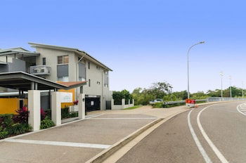 City Stadium Apartment On The Riverfront - Sydneys Hotel 0