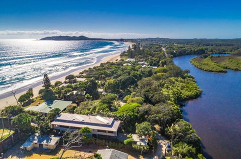 Your Luxury Escape - Byron Beachfront Villa - Sydneys Hotel 0