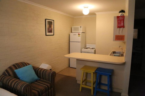 Ellswood 1 - Sydneys Hotel 3