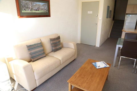 Parkwood 07 - Sydneys Hotel 1