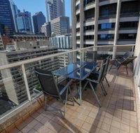 Bond 1603 - Sydneys Hotel
