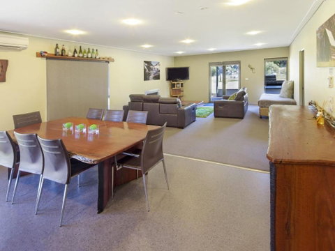 Kickenback Lodge - Sydneys Hotel 5