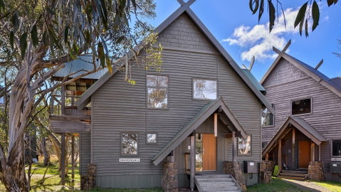 Dandongale - Sydneys Hotel 0