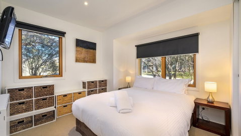 Dandongale - Sydneys Hotel 1
