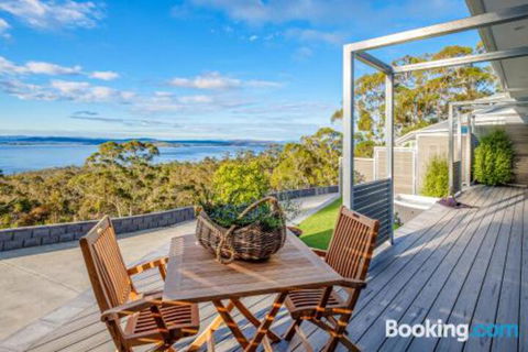 Tinderbox Retreat - Sydneys Hotel 2