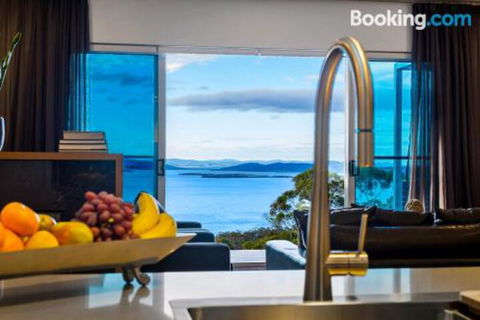 Tinderbox Retreat - Sydneys Hotel 3