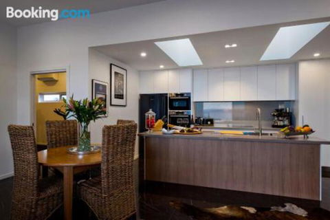 Tinderbox Retreat - Sydneys Hotel 5