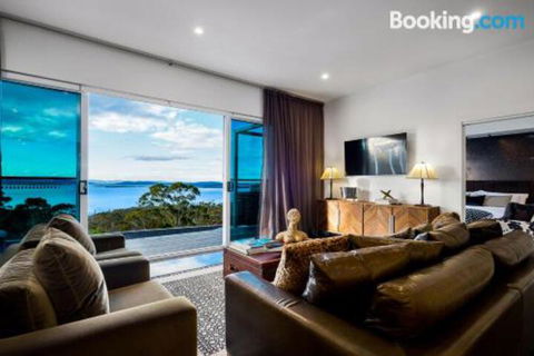 Tinderbox Retreat - Sydneys Hotel 4