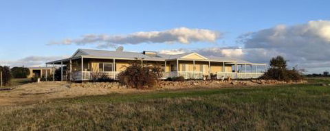 A Better Life Animal Sanctuary FarmStay Private Two Bedrooms Lounge Room & Bathroom & Toilet Shared Kitchen - Sydneys Hotel 3