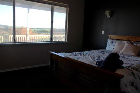 A Better Life Animal Sanctuary FarmStay Private Two Bedrooms Lounge Room & Bathroom & Toilet Shared Kitchen - Sydneys Hotel 4