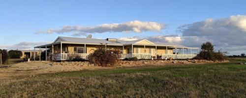 Greenhills WA Sydneys Hotel