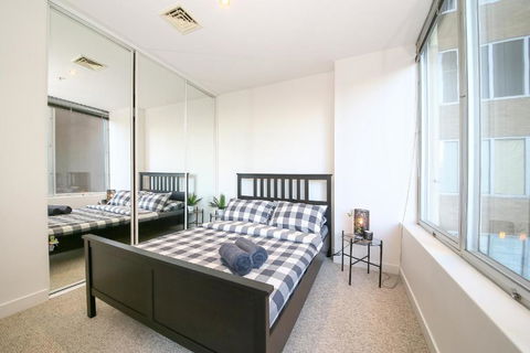 A Spacious & Central 2BR Apt Near Flinders Station - Sydneys Hotel 5