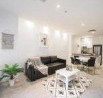 A Spacious  Central 2BR Apt Near Flinders Station