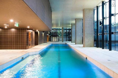 A Stylish 2BR CBD Apt With Beautiful City Views - Sydneys Hotel 6